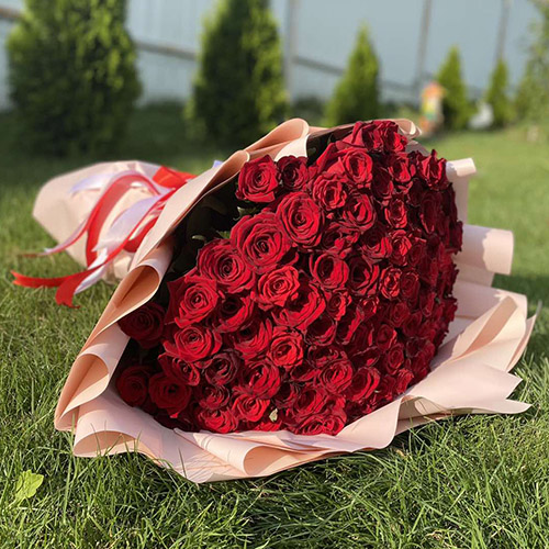 Величезний букет зі ста однієї троянди в Умані фото
