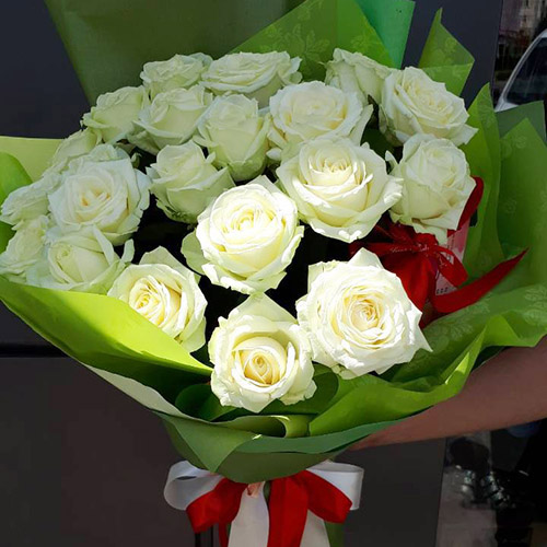 букет белых роз в Умани фото