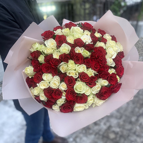 квіти та подарунки на 8 Березня в категорії 101 Троянда | «Санта Роза»