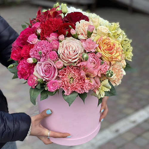 product category Flowers in hatboxes | Uman | «Санта Роза»